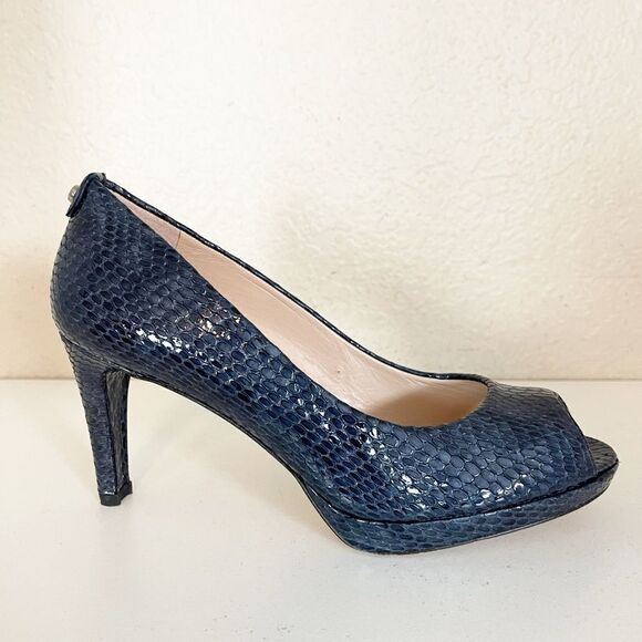 Stuart Weitzman navy Blue python embossed Peep-Toe platform Heels. 11 - Picture 2 of 16